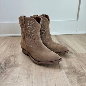 FRYE Women's 8.5 Billy Stud Short Western Boot